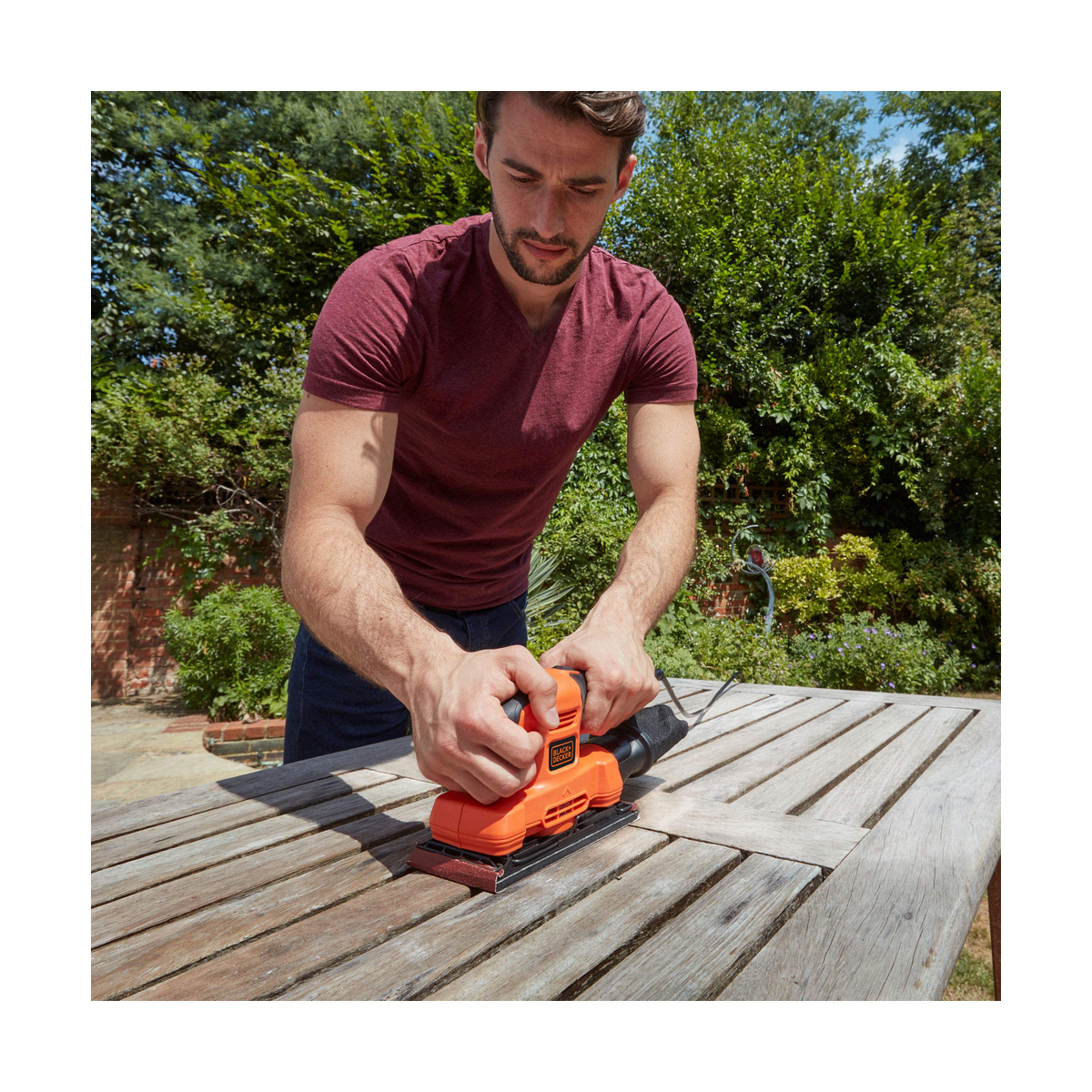 Orbitālā slīpmašīna Black & Decker BEW220 150 W